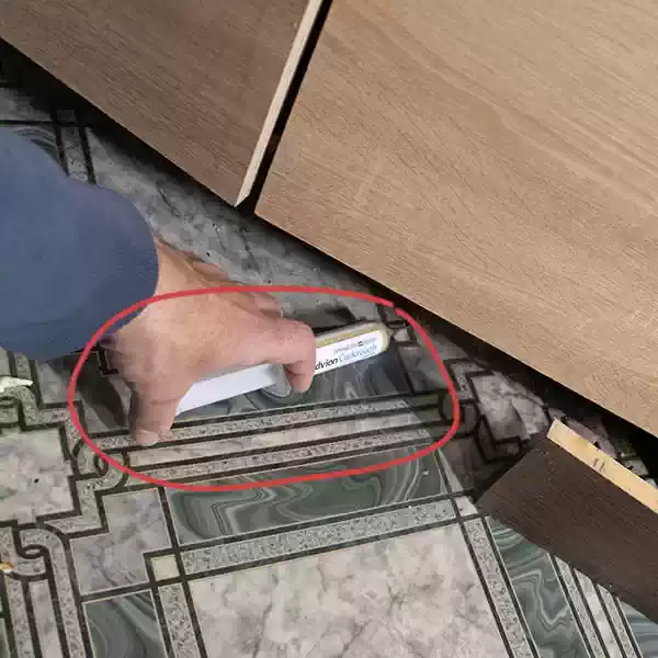 Гель можно просто намазать на пол, все равно его не видно