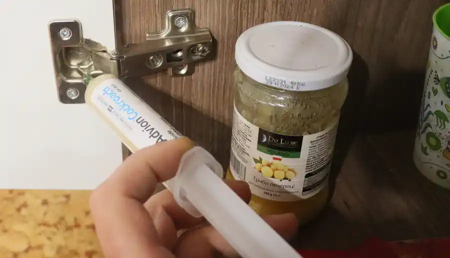 Где и как расставлять яд от тараканов на кухне